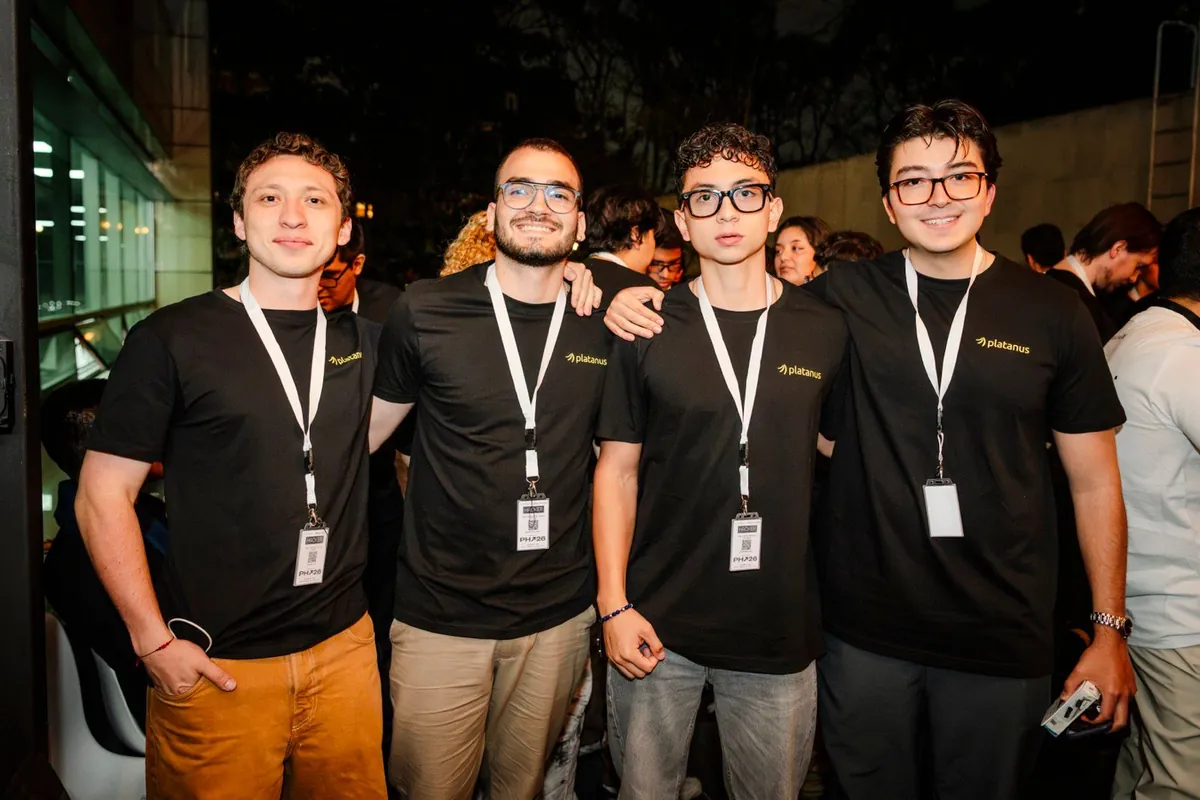 El equipo de COCO con camisetas de Platanus Hack 2026